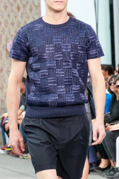 Look 64